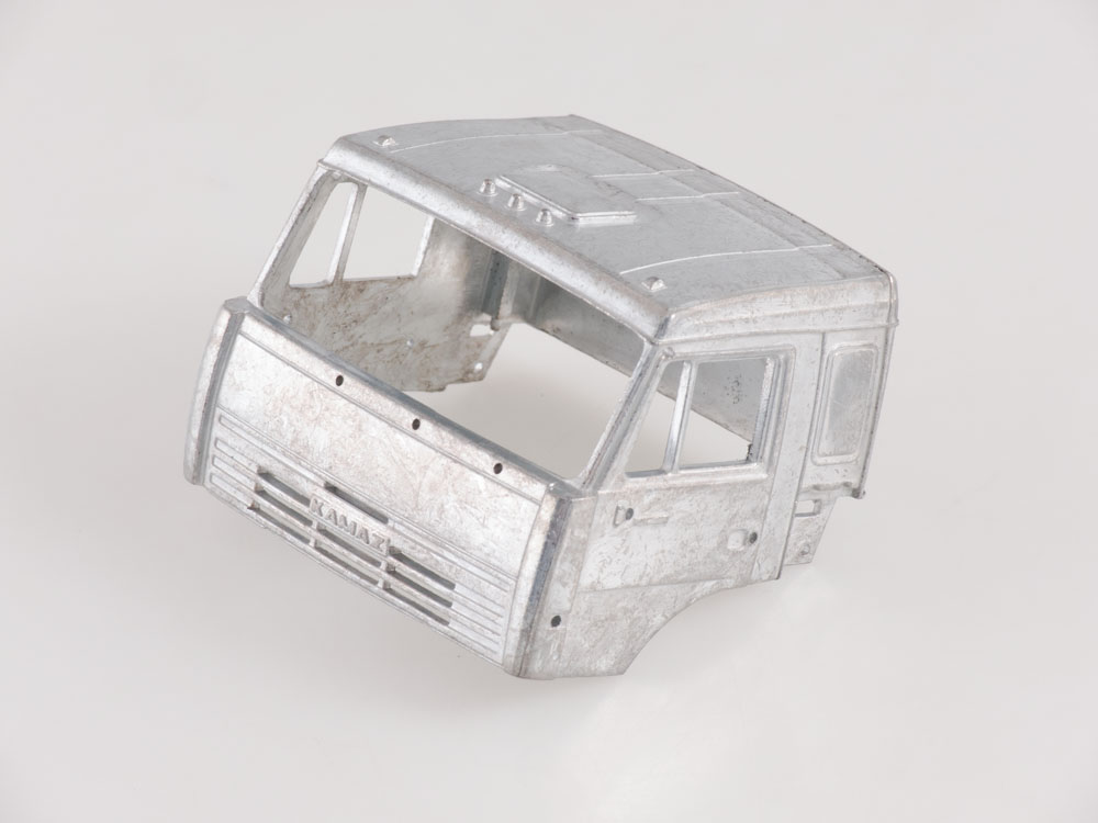 1302AVD Сборная модель КАМАЗ-43118 6x6 бортовой с тентом AVD Models