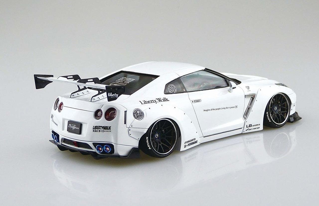 05590 Nissan GT-R R35 LB Works type 1.5 Aoshima