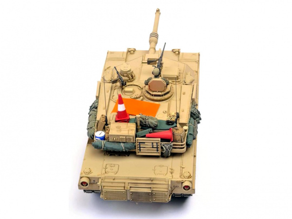 32592T Американский танк M1A2 Abrams, с одной фигурой Tamiya