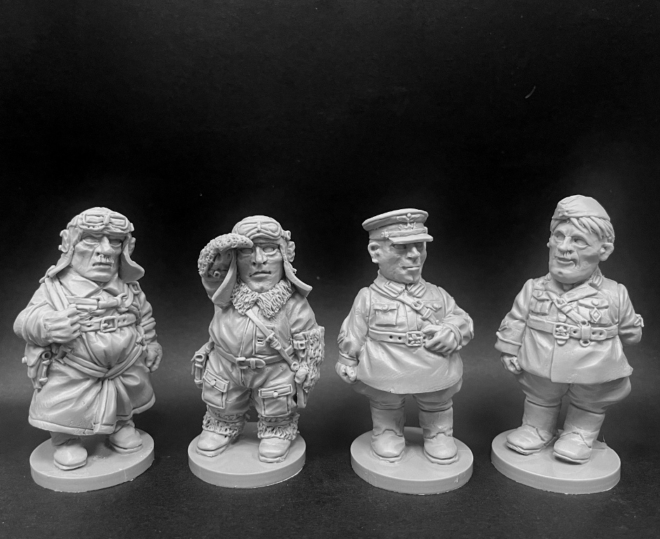 CHM-50.13. Шаржевая миниатюра. WW2: Советская Армия, набор №1 (летчики). В комплекте 4 фигуры. Материал - смола. Chronos Miniatures