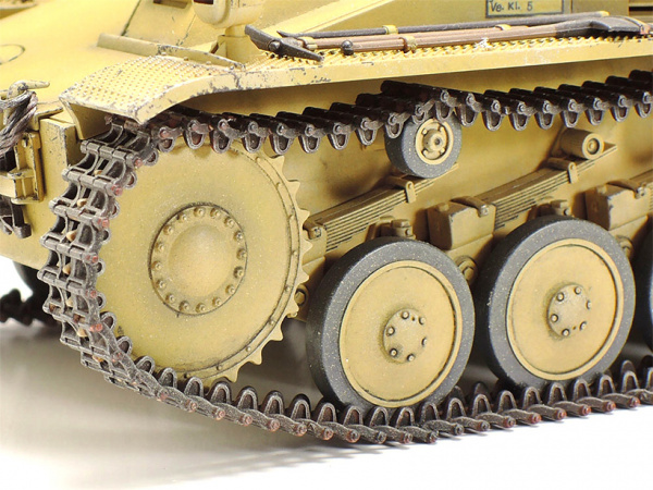 35358 105-мм гаубица на шасси Pz-II Sd.Kfz.124 Wespe, итальянский фронт, с 4 фигурами Tamiya