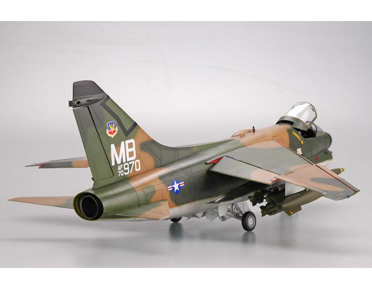 02245P USAF A-7D Corsair II Trumpeter